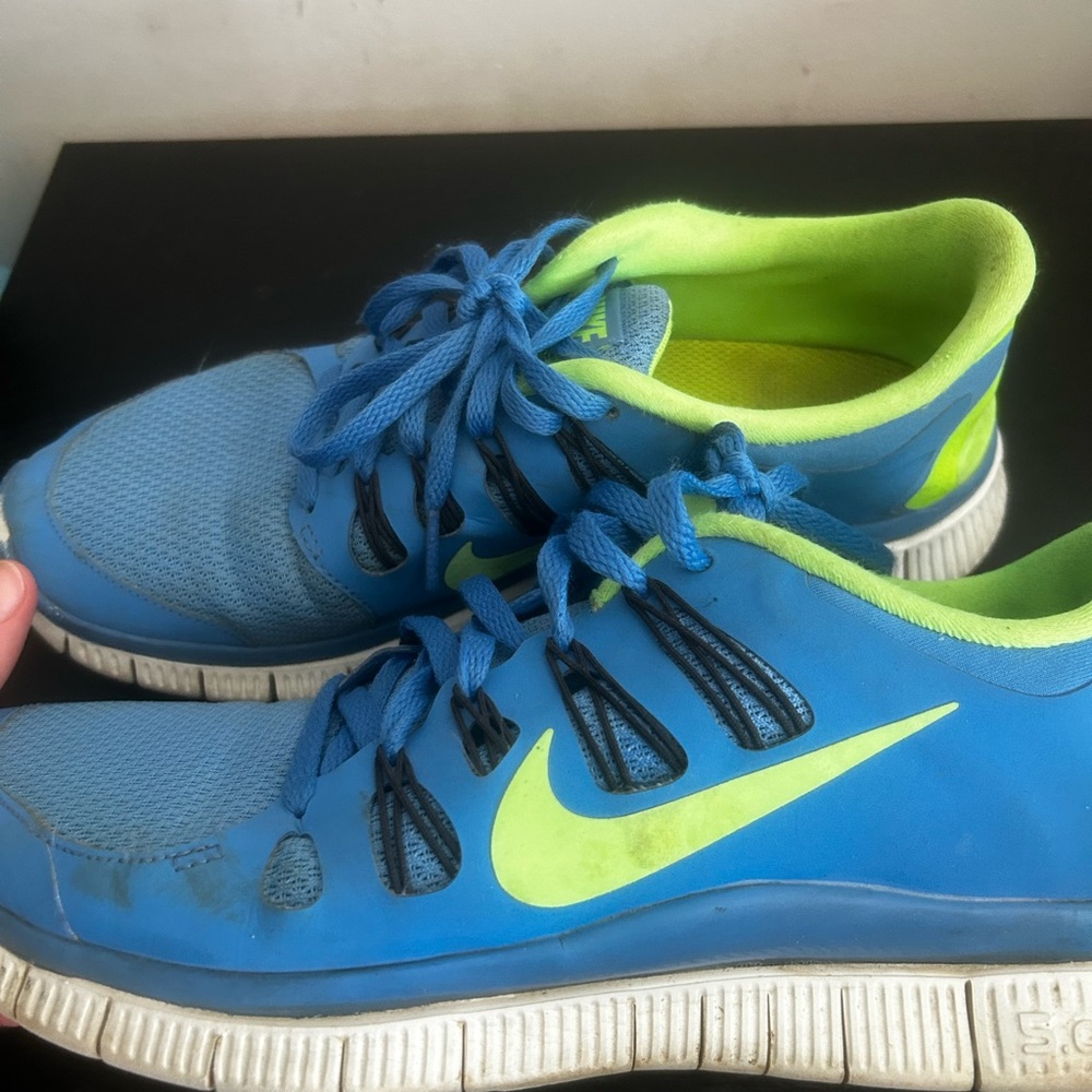 Nike Frees Blue and Green Running Shoes - Picture 3 of 3